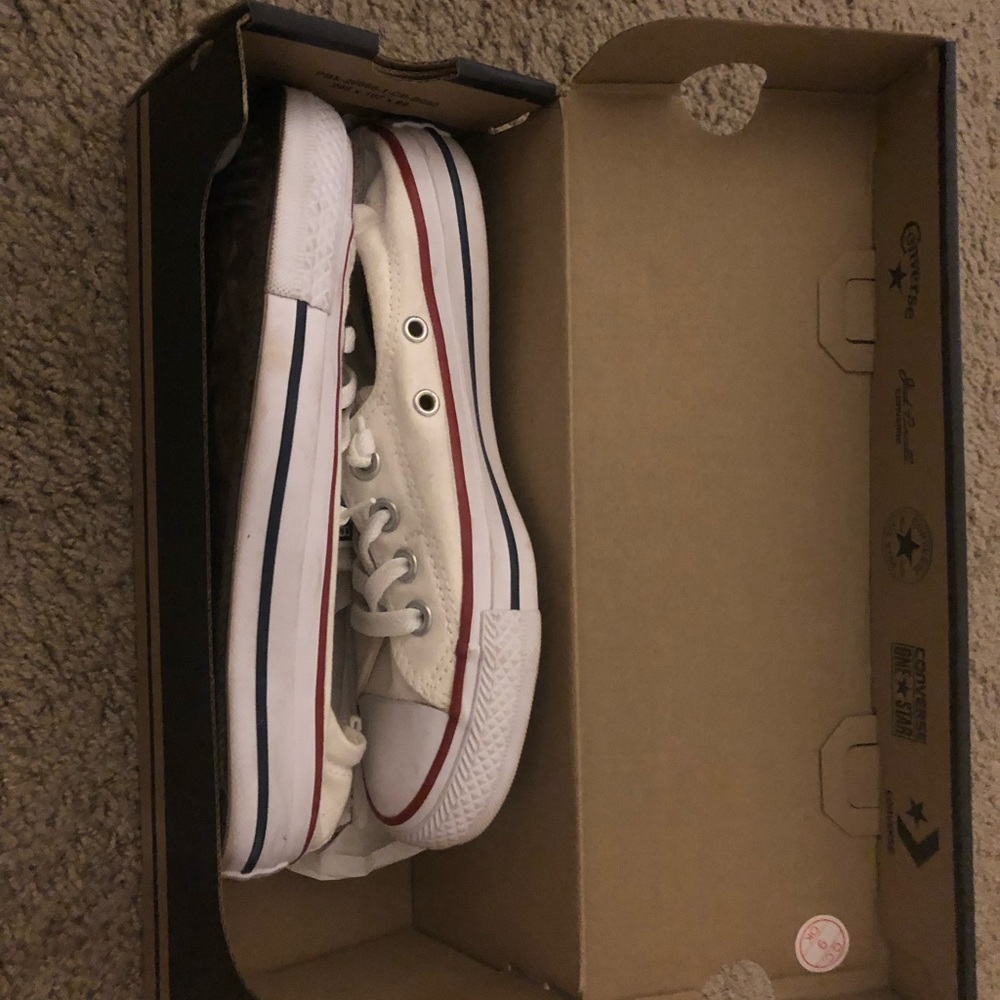 Like new women’s Converse Chucks size 6